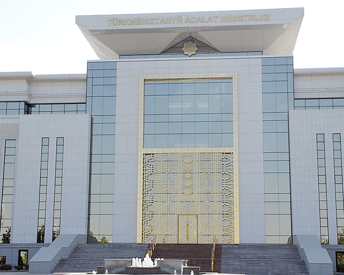 The courses for young lawyers are organized in Turkmenistan