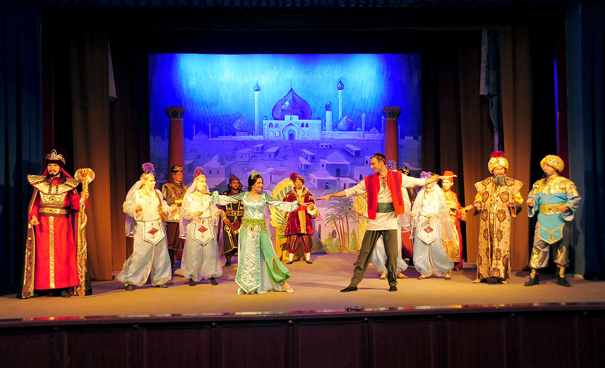 Brave and charming Aladdin entered the stage of the Pushkin Theater