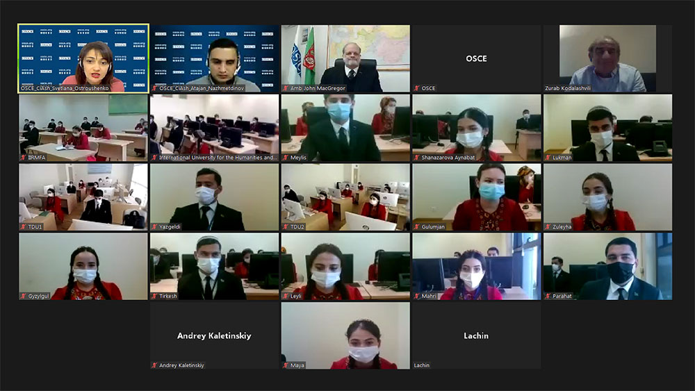 Multimedia žurnalistikasy Aşgabatda geçirilen halkara onlaýn-seminaryň üns merkezinde