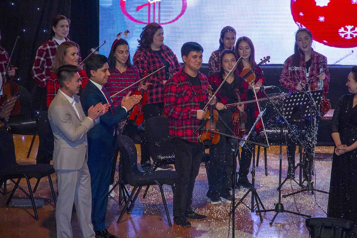 Праздник к нам приходит!