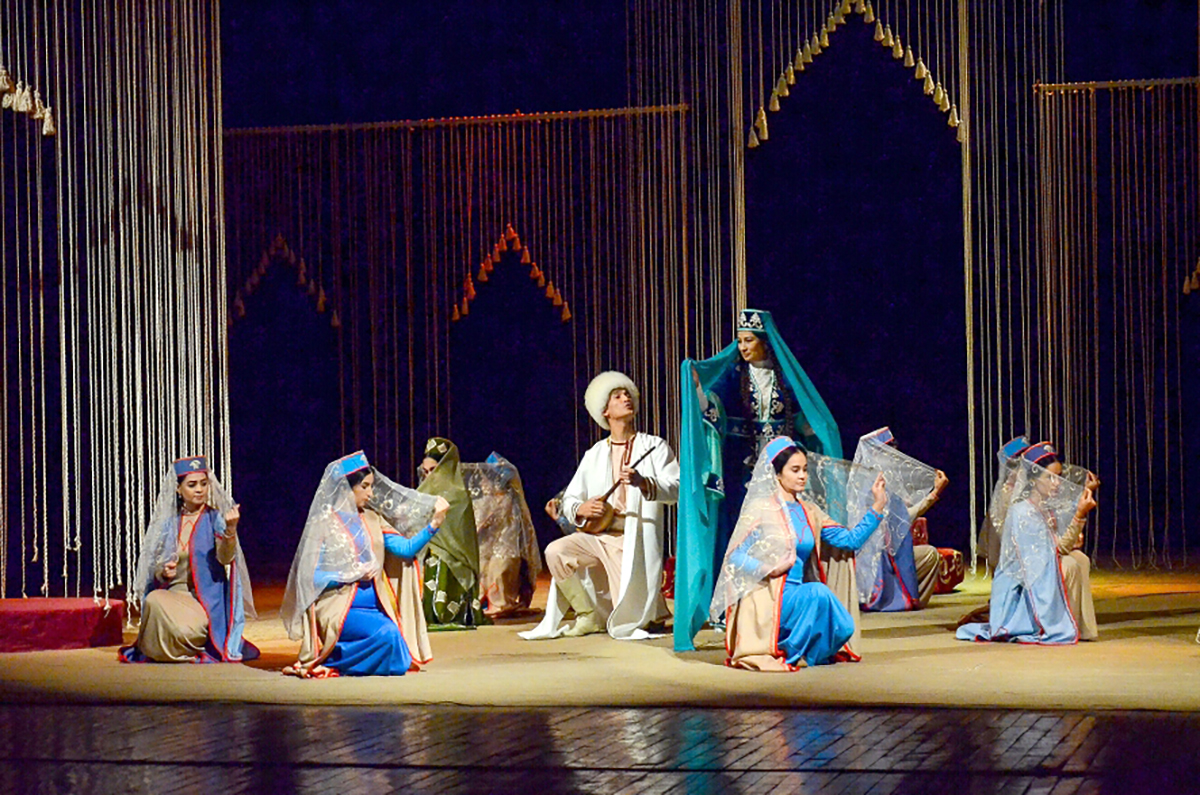 Туркменский народный дестан «Аслы и Керем» впервые поставлен на сцене Балканского театра