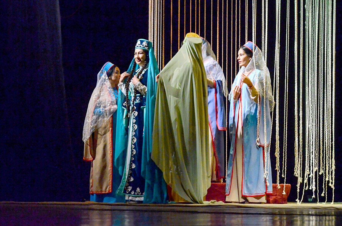 Туркменский народный дестан «Аслы и Керем» впервые поставлен на сцене Балканского театра