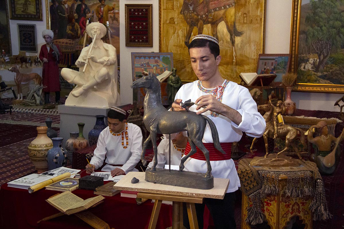 Жизнь туркмен в отражении декоративно-прикладного творчества