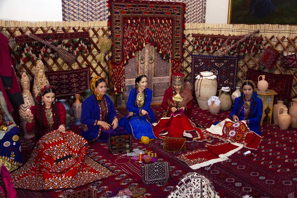 Туркменское рукоделие. Туркменская вышивка. Культурное наследие Туркменистана. Рукодельницы Туркменистана.