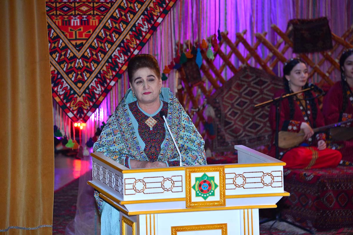 Mukamlar köşgünde dabara geçirildi