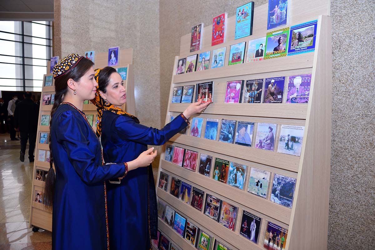 Mukamlar köşgünde dabara geçirildi