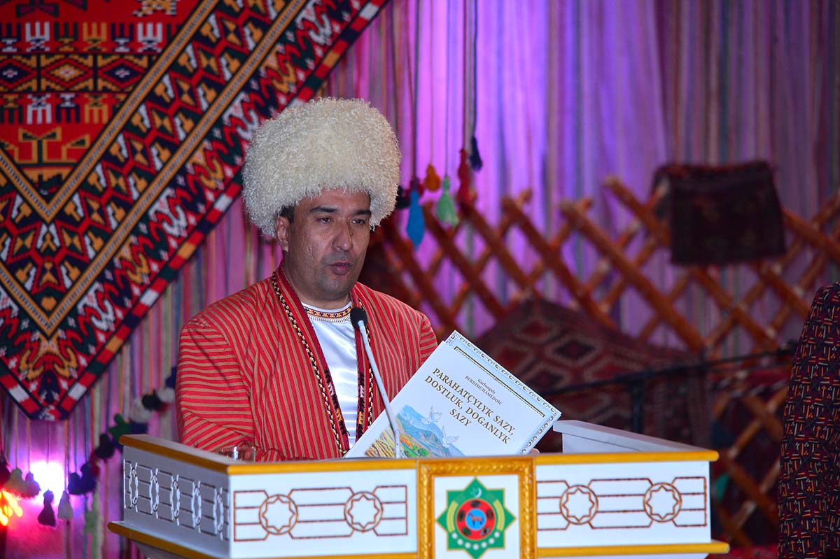 Mukamlar köşgünde dabara geçirildi