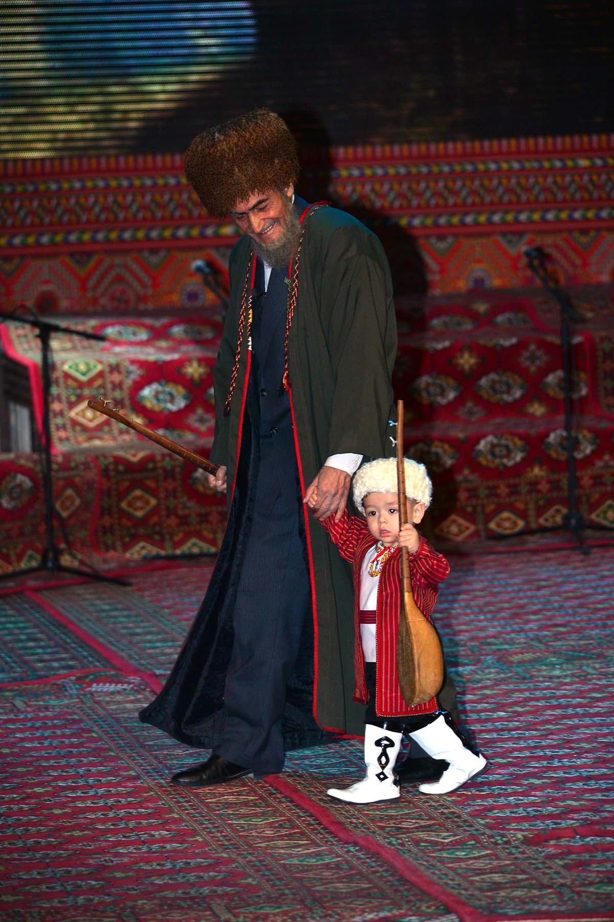 Mukamlar köşgünde dabara geçirildi