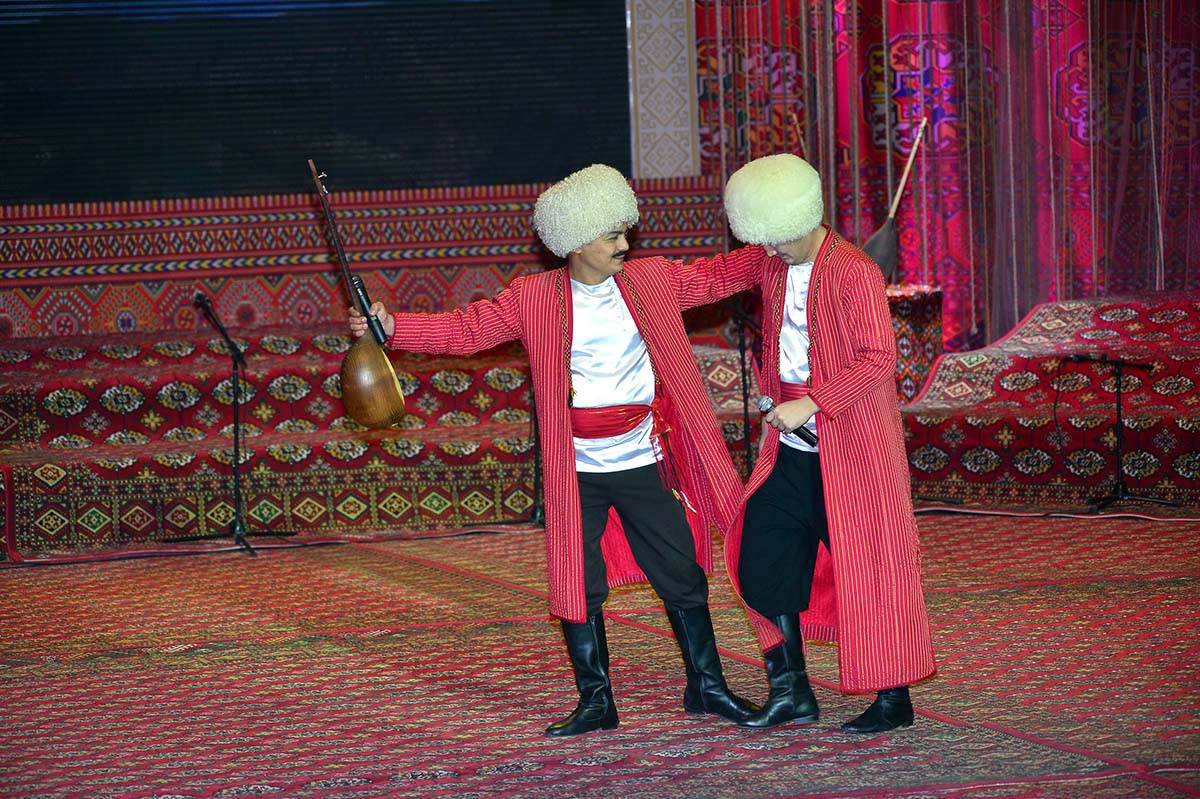 Mukamlar köşgünde dabara geçirildi