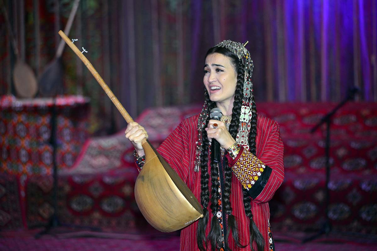 Mukamlar köşgünde dabara geçirildi