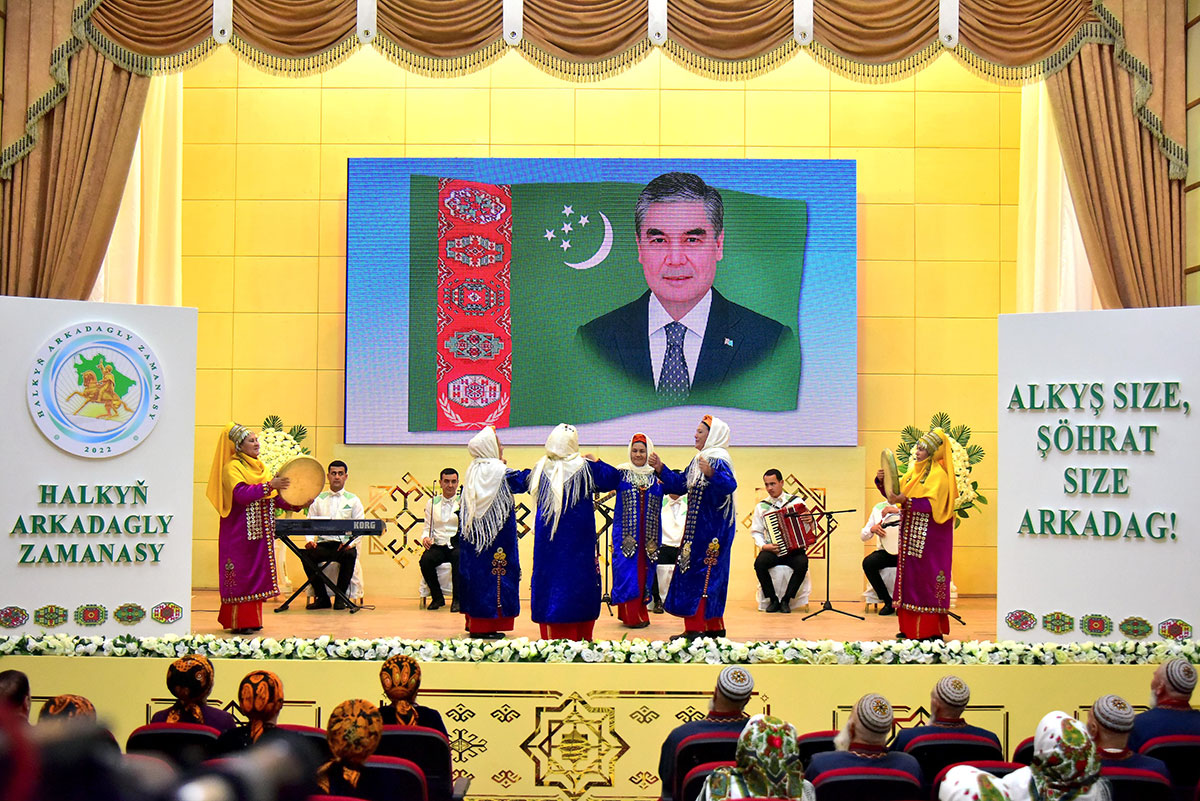 Diýarymyzyň iň gowy etrabyna Türkmenistanyň Prezidentiniň baýragy gowşuryldy