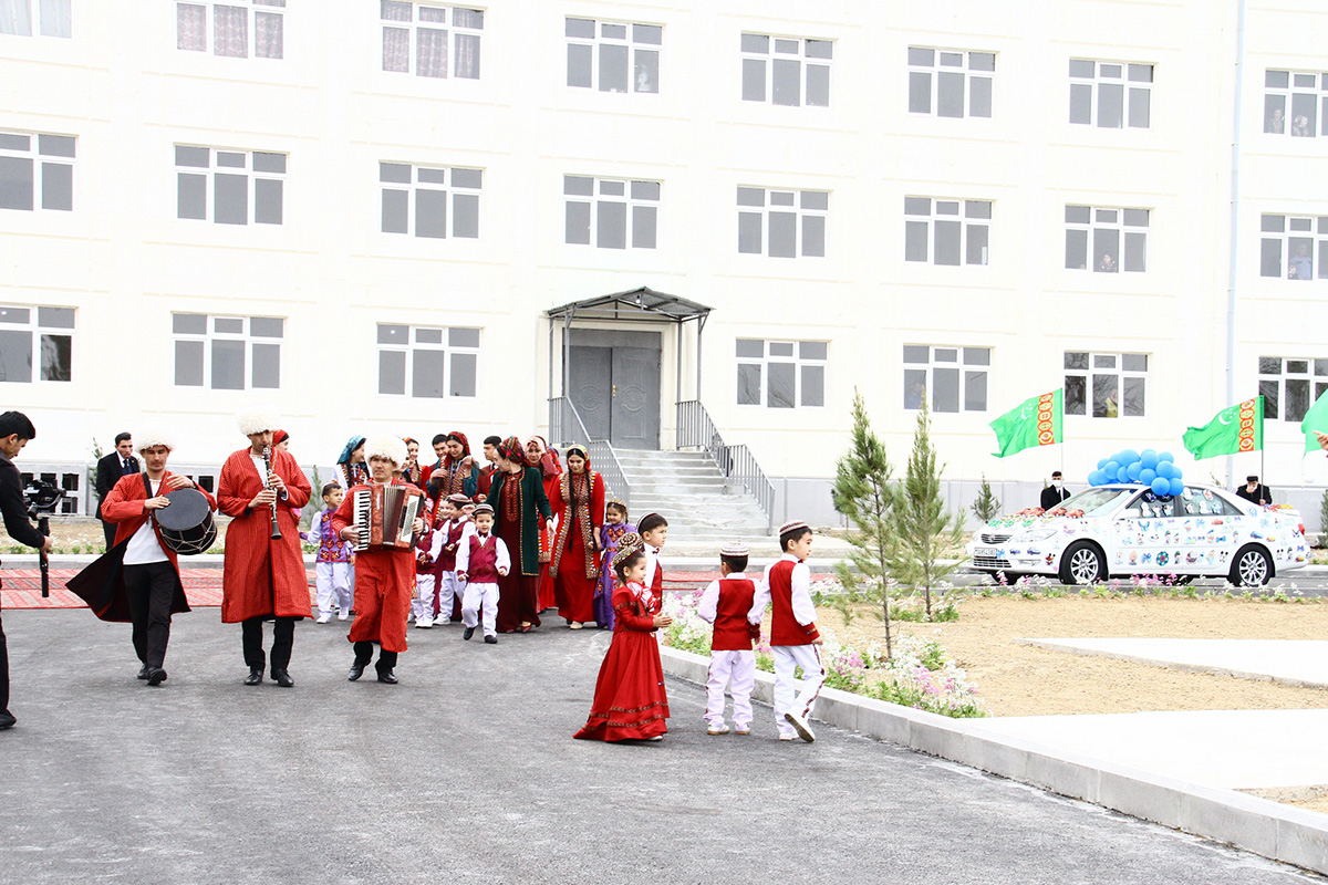 Köp çagaly eneleri hormatlamak dabarasy