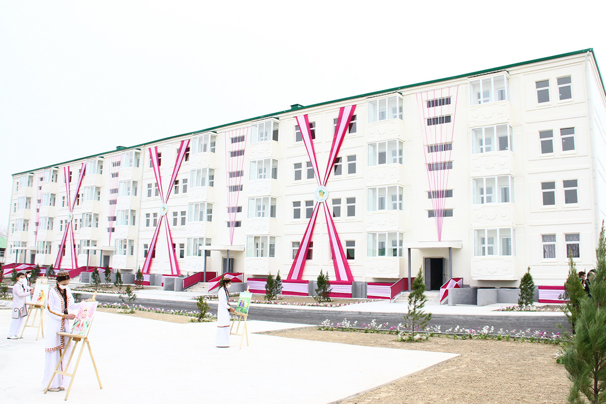 Köp çagaly eneleri hormatlamak dabarasy