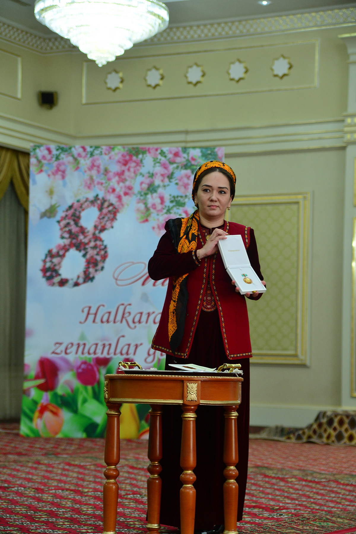 Köp çagaly eneleri hormatlamak dabarasy