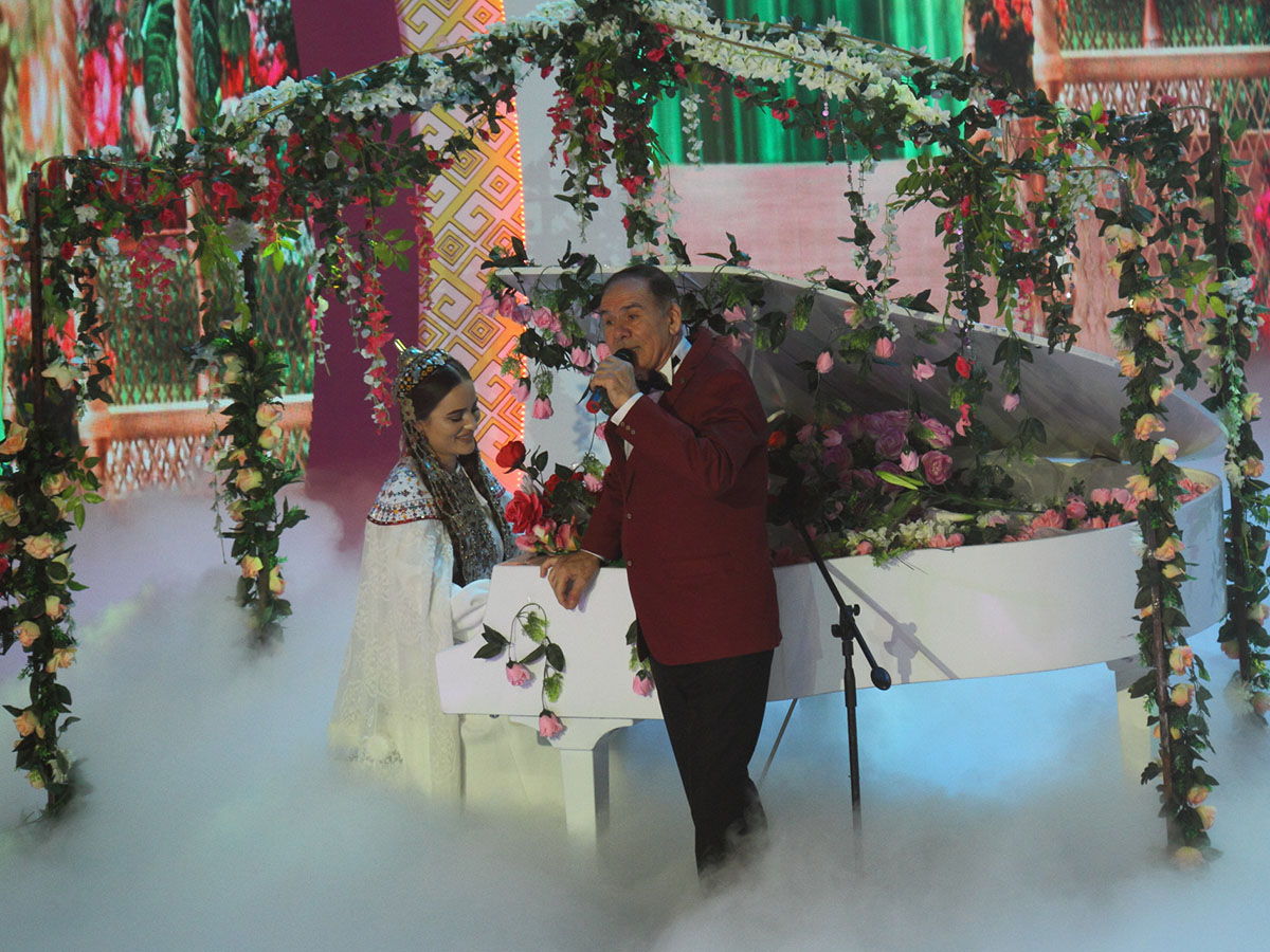 Праздничный концерт во Дворце мукамов