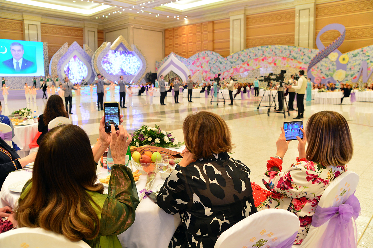 Праздничное торжество по случаю Международного женского дня