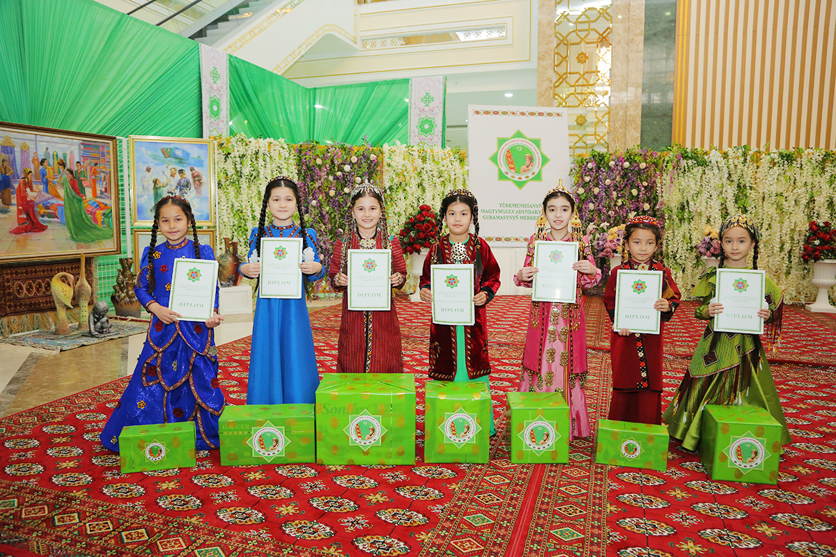 «Iň eýjejik gyzjagaz – 2022» bäsleşigiň jemleýji tapgyry geçirildi