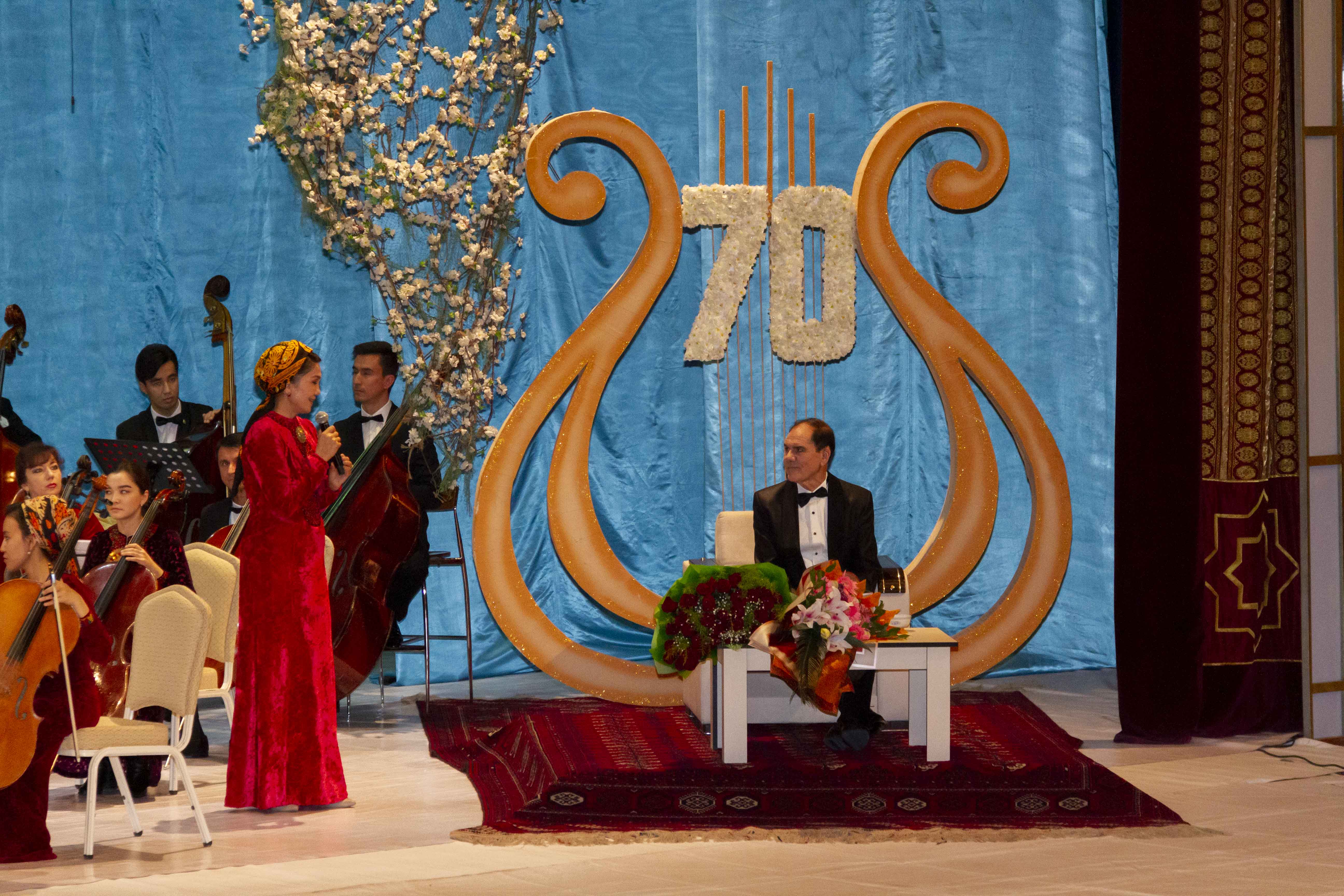 Атагельды Гарягдыев встретил свой день рождения на сцене