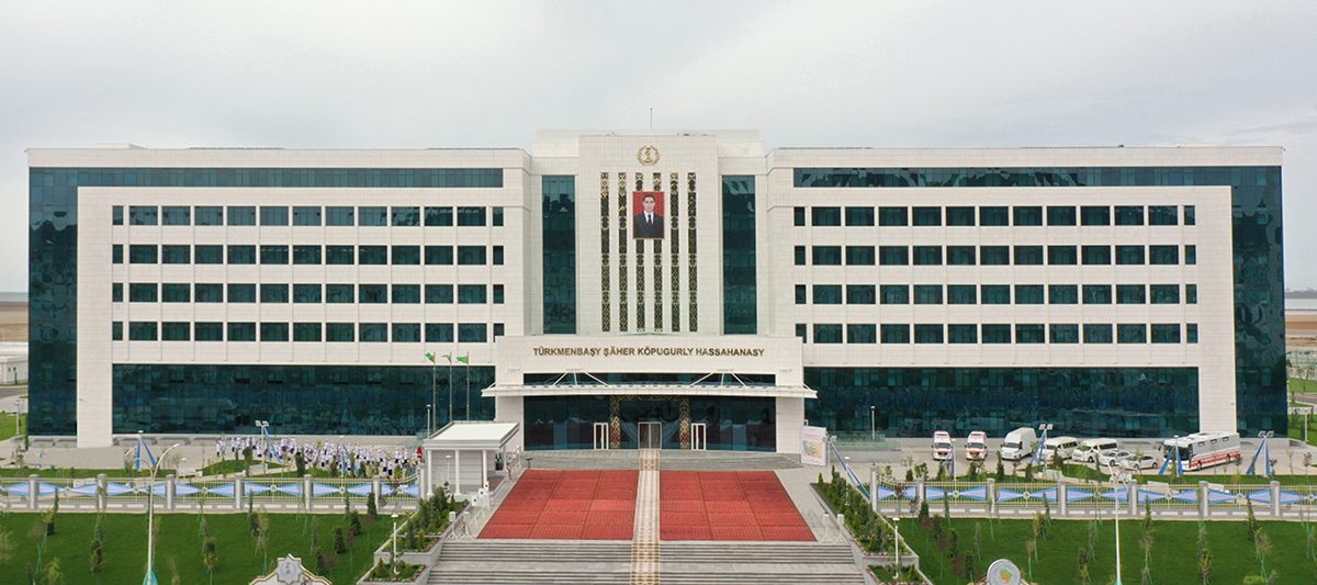 Президент Туркменистана принял участие в открытии многопрофильной больницы в городе Туркменбаши