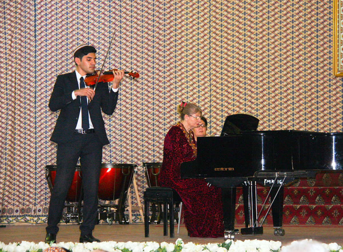 Творческая встреча воспитанников и коллег Николая Амиянца