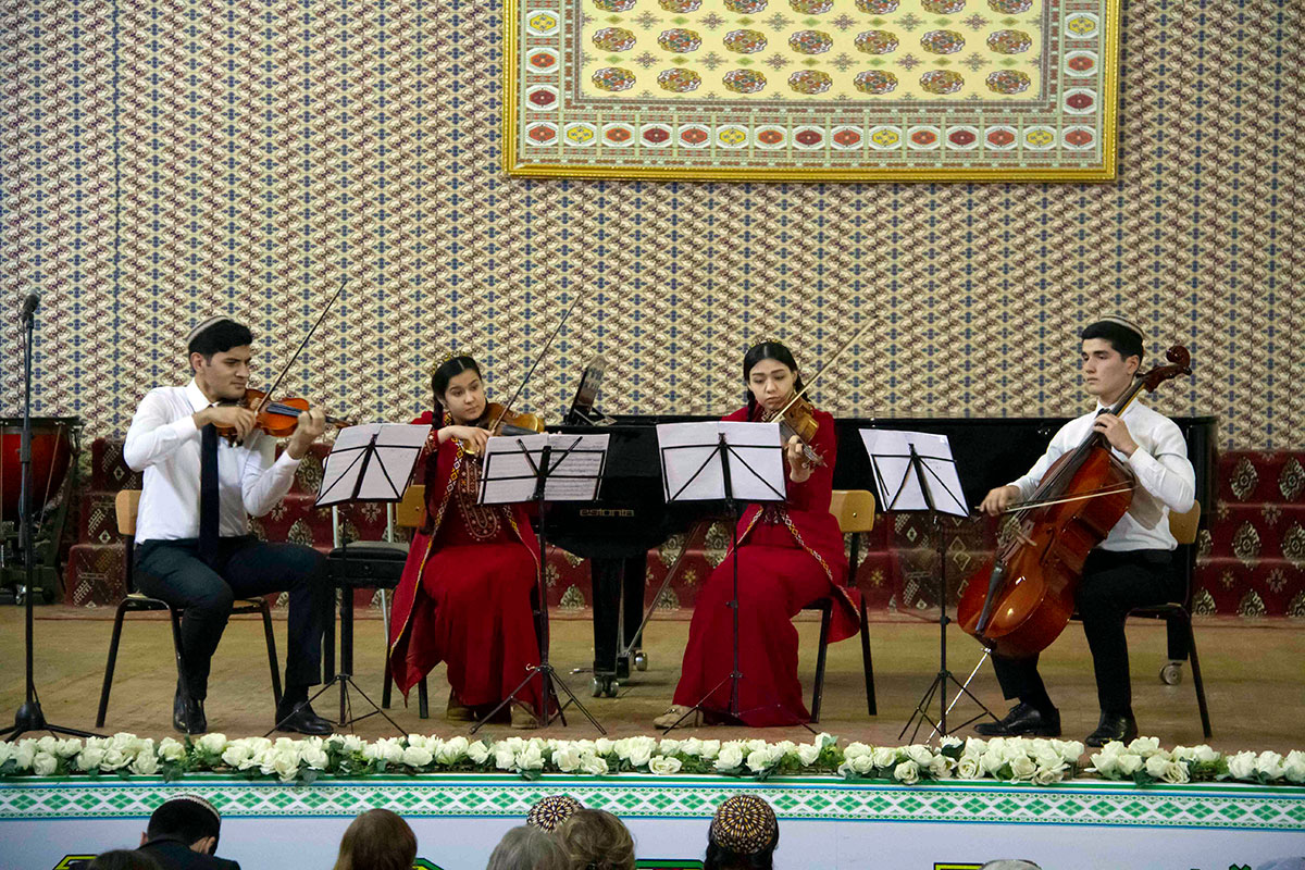 Творческая встреча воспитанников и коллег Николая Амиянца