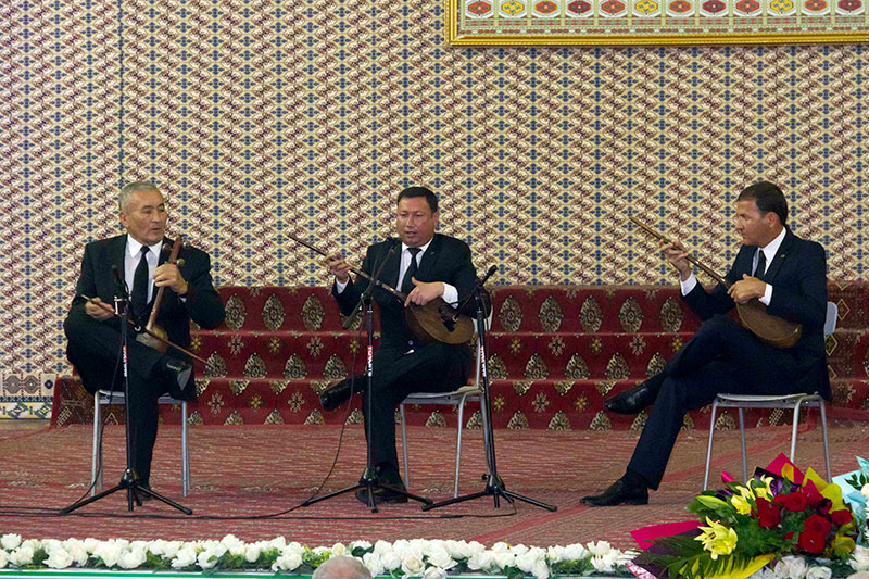 Консерватория чествует народного дутариста Акмурата Чарыева