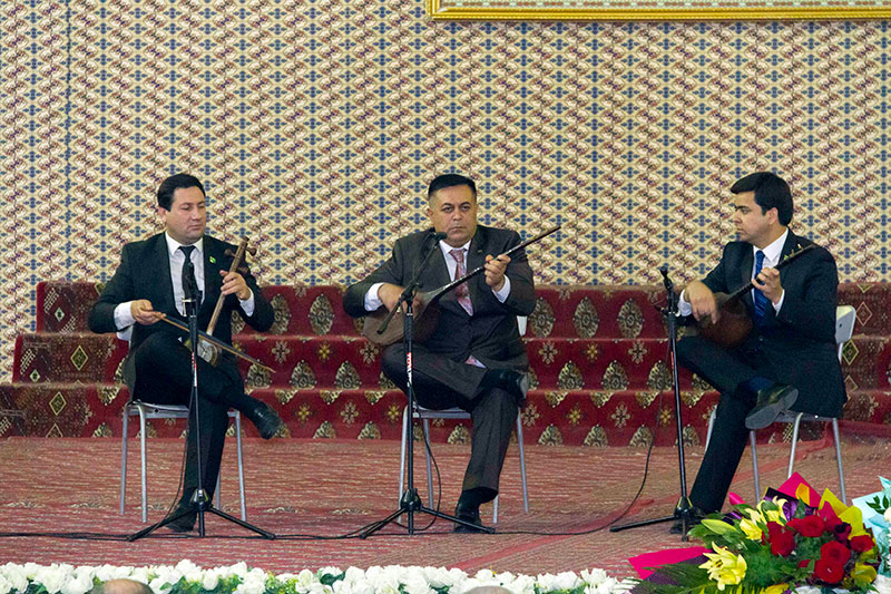 Консерватория чествует народного дутариста Акмурата Чарыева