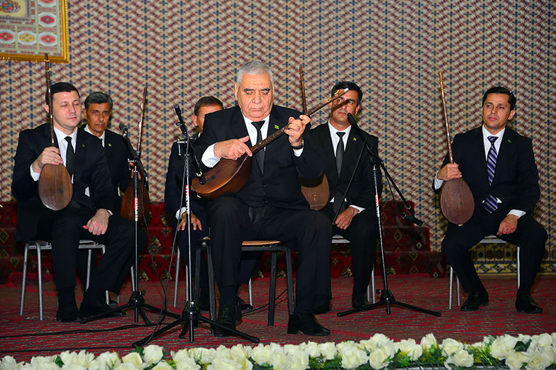 Консерватория чествует народного дутариста Акмурата Чарыева