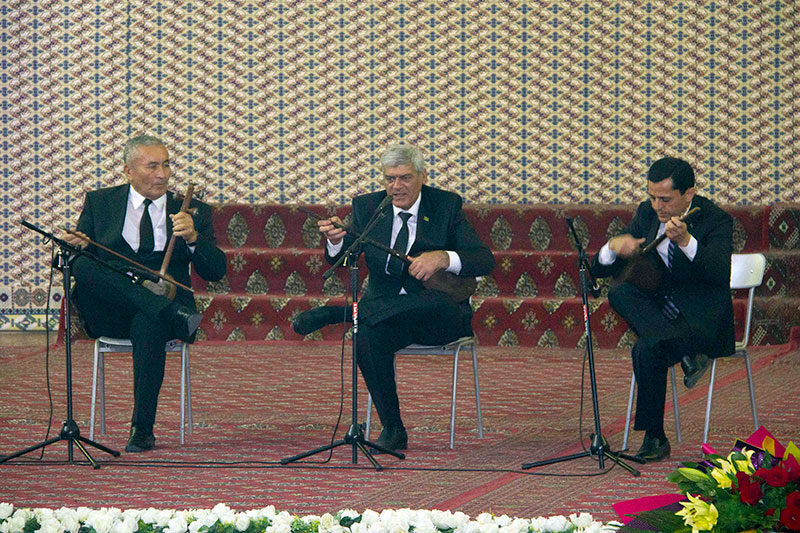 Консерватория чествует народного дутариста Акмурата Чарыева