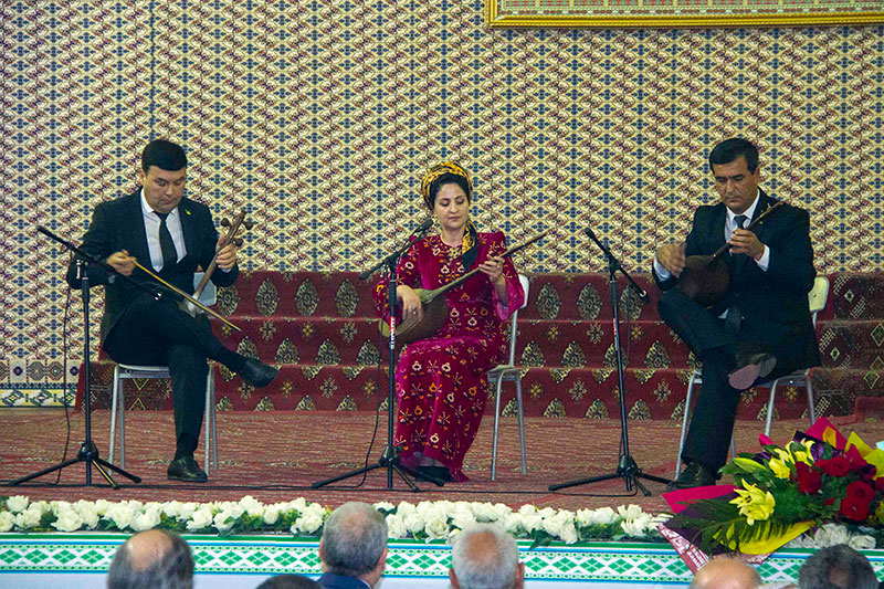 Консерватория чествует народного дутариста Акмурата Чарыева