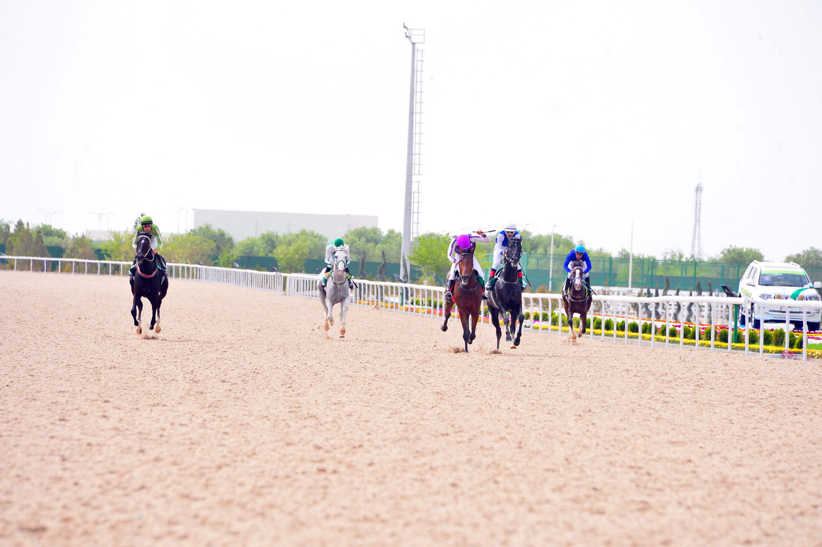 Balkan atçylyk sport toplumyndaky baýramçylyk at çapyşyklary