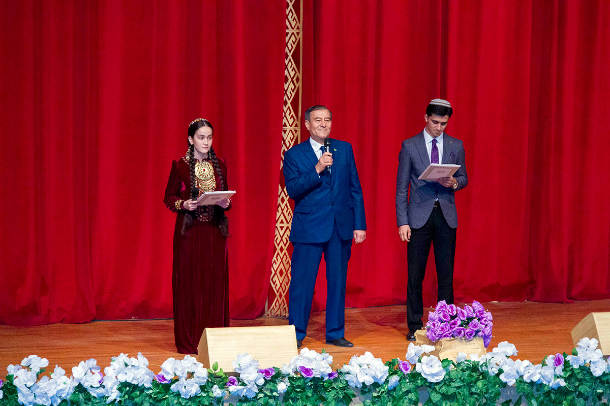 Концерт в последний день апреля