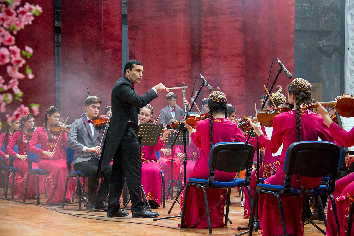 Концерт в последний день апреля