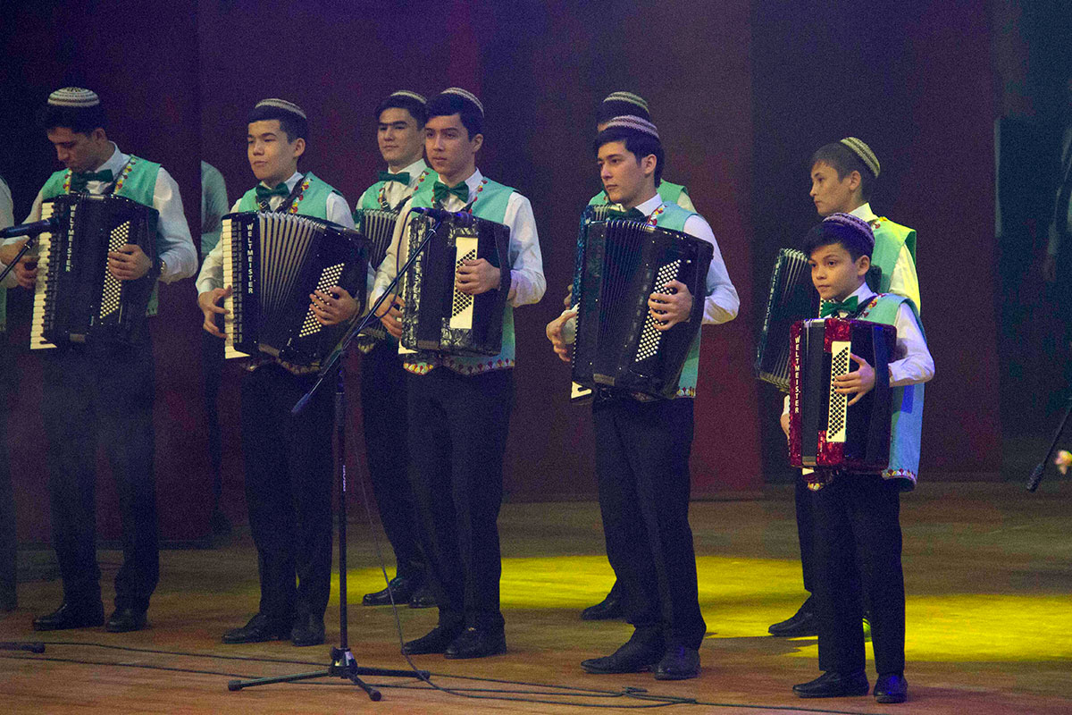 Концерт в последний день апреля