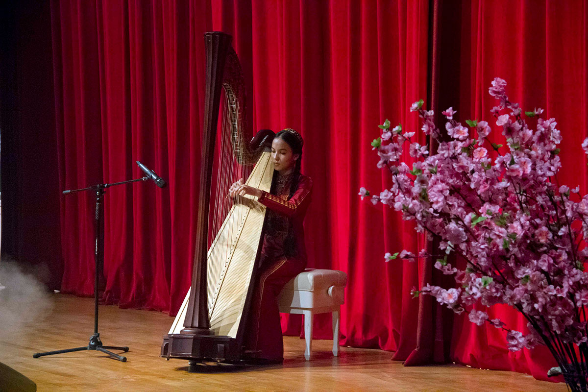 Концерт в последний день апреля
