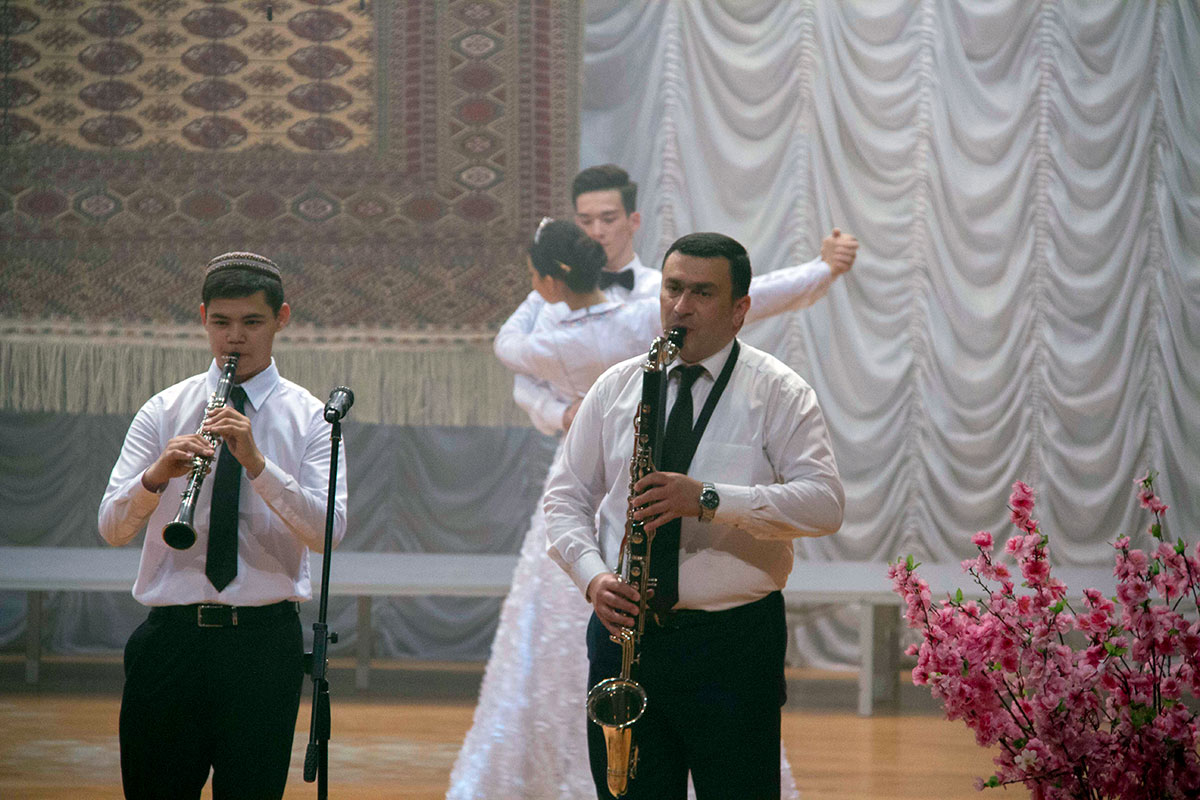 Концерт в последний день апреля