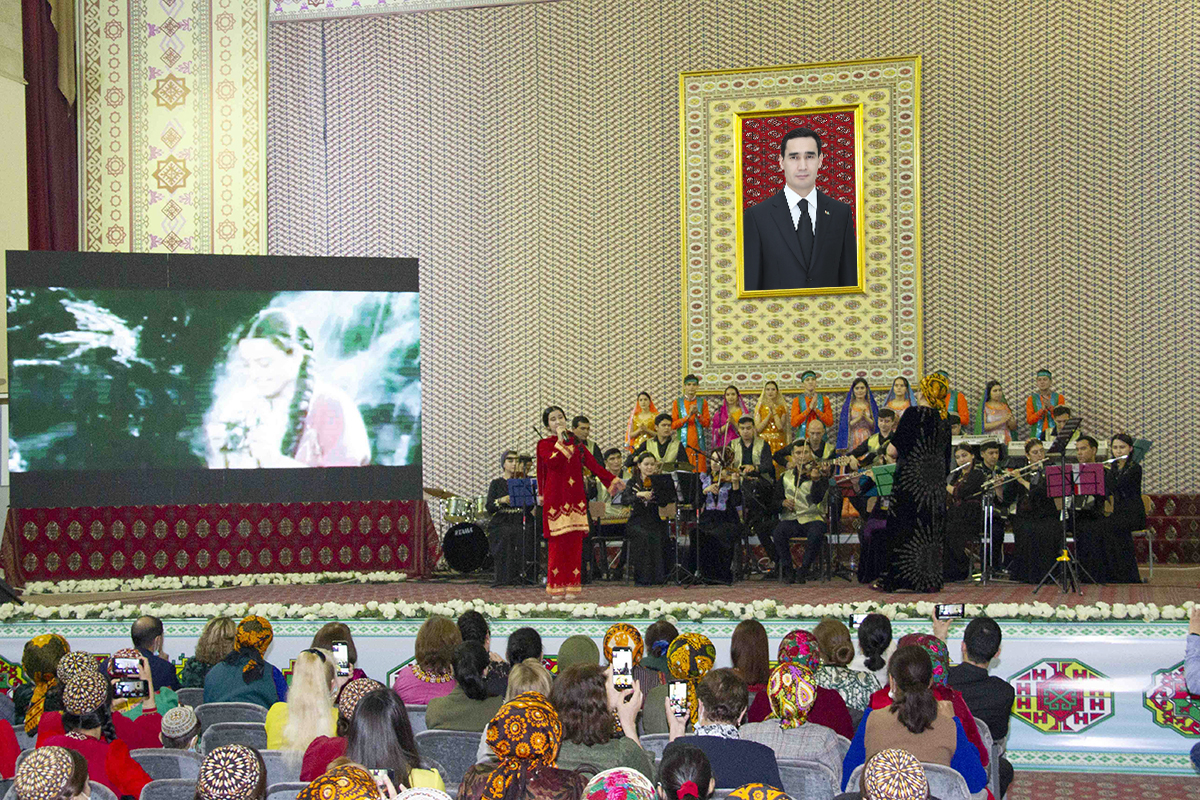 Movie hits of Indian Bollywood sounded at the Turkmen Conservatory