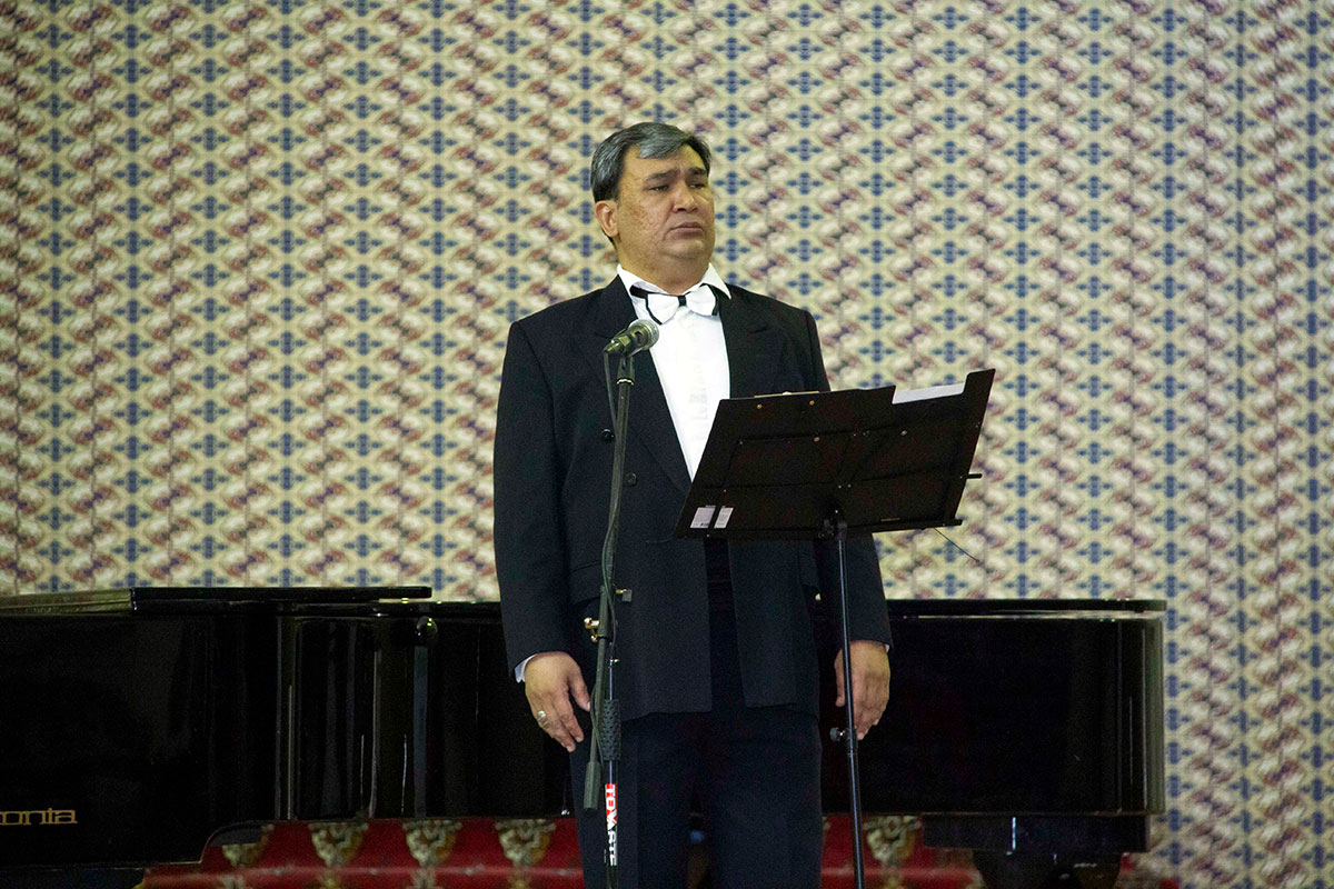 Песню «День Победы» с артистами пел весь зал