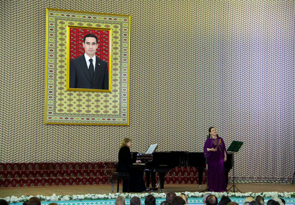 Песню «День Победы» с артистами пел весь зал