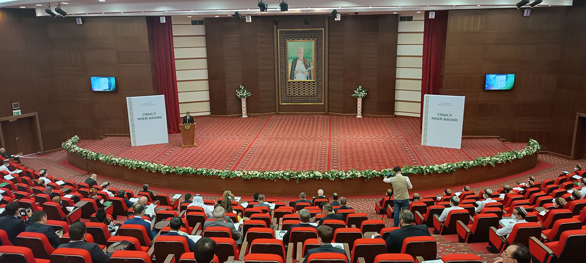 Arkadagymyzyň  “Ömrümiň manysy” kitaby rus dilinde neşir edildi