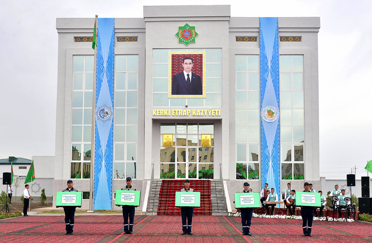 Kazyýetiň täze binasy açyldy