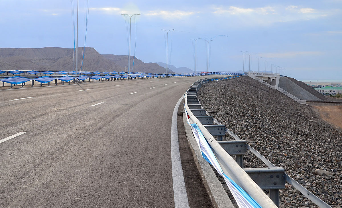 Täze köpri ulanylmaga berildi