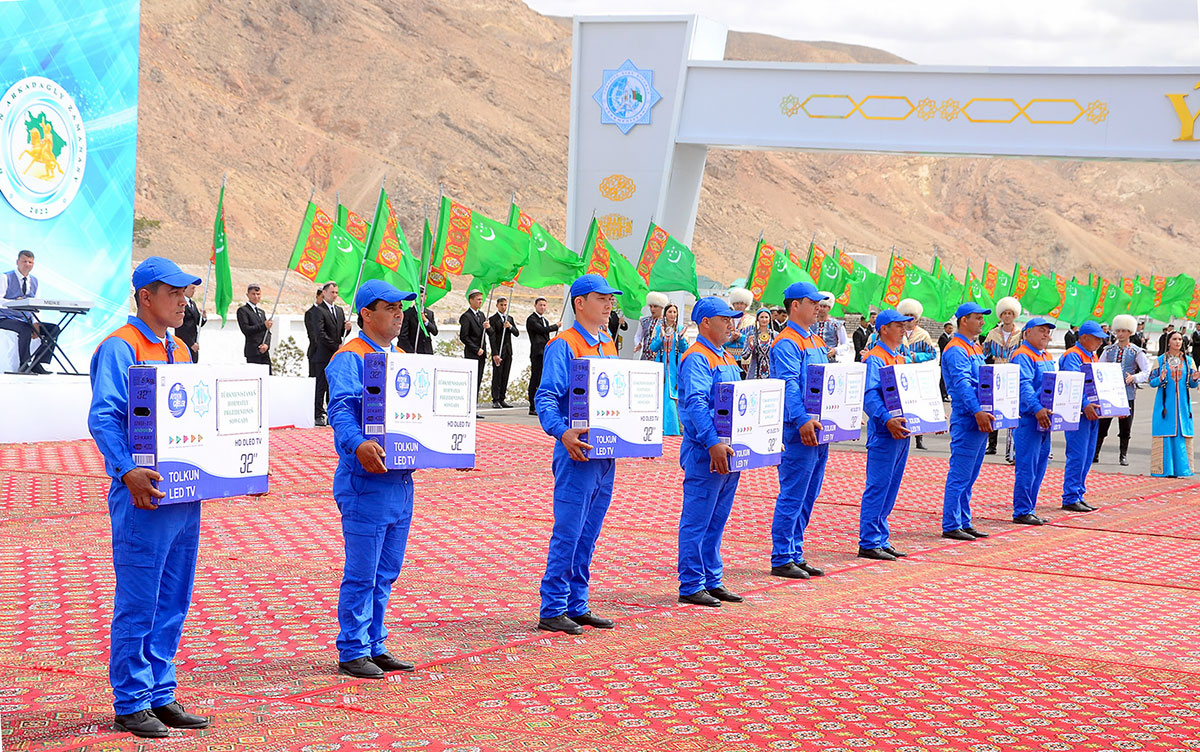 Täze köpri ulanylmaga berildi