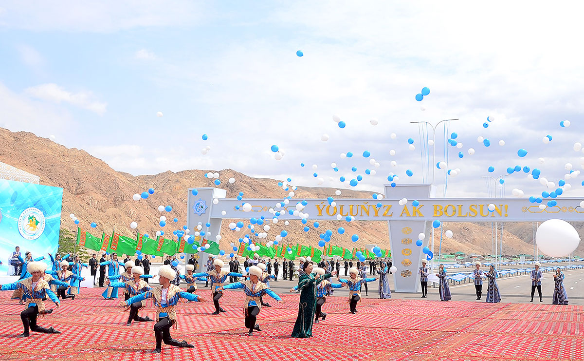 Täze köpri ulanylmaga berildi