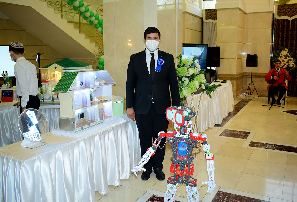 Milli baýram mynasybetli ylym we innowasiýa dabarasy