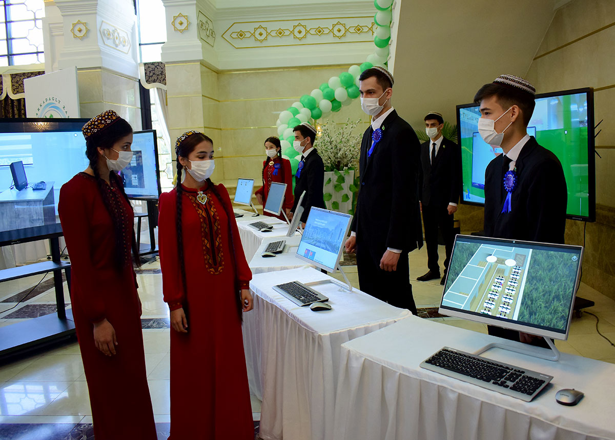 Milli baýram mynasybetli ylym we innowasiýa dabarasy