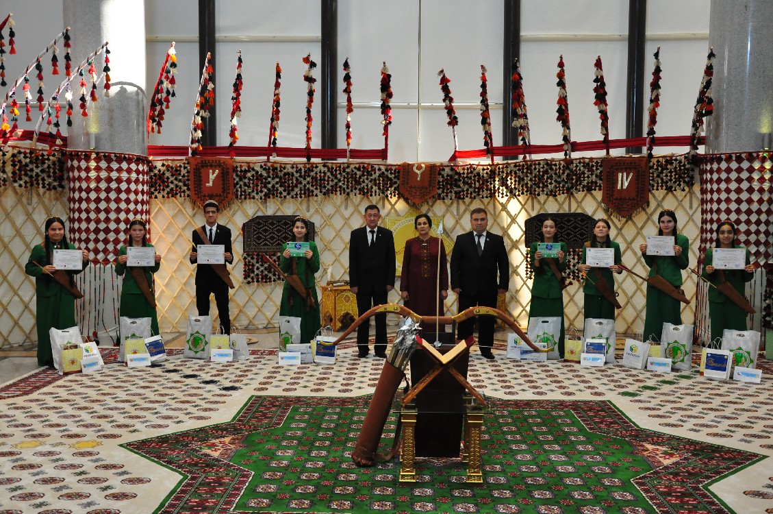 «Parahatçylygyň ýaş çaparlary»: bäsleşigiň ýarym finalyna gatnaşýanlar belli boldy