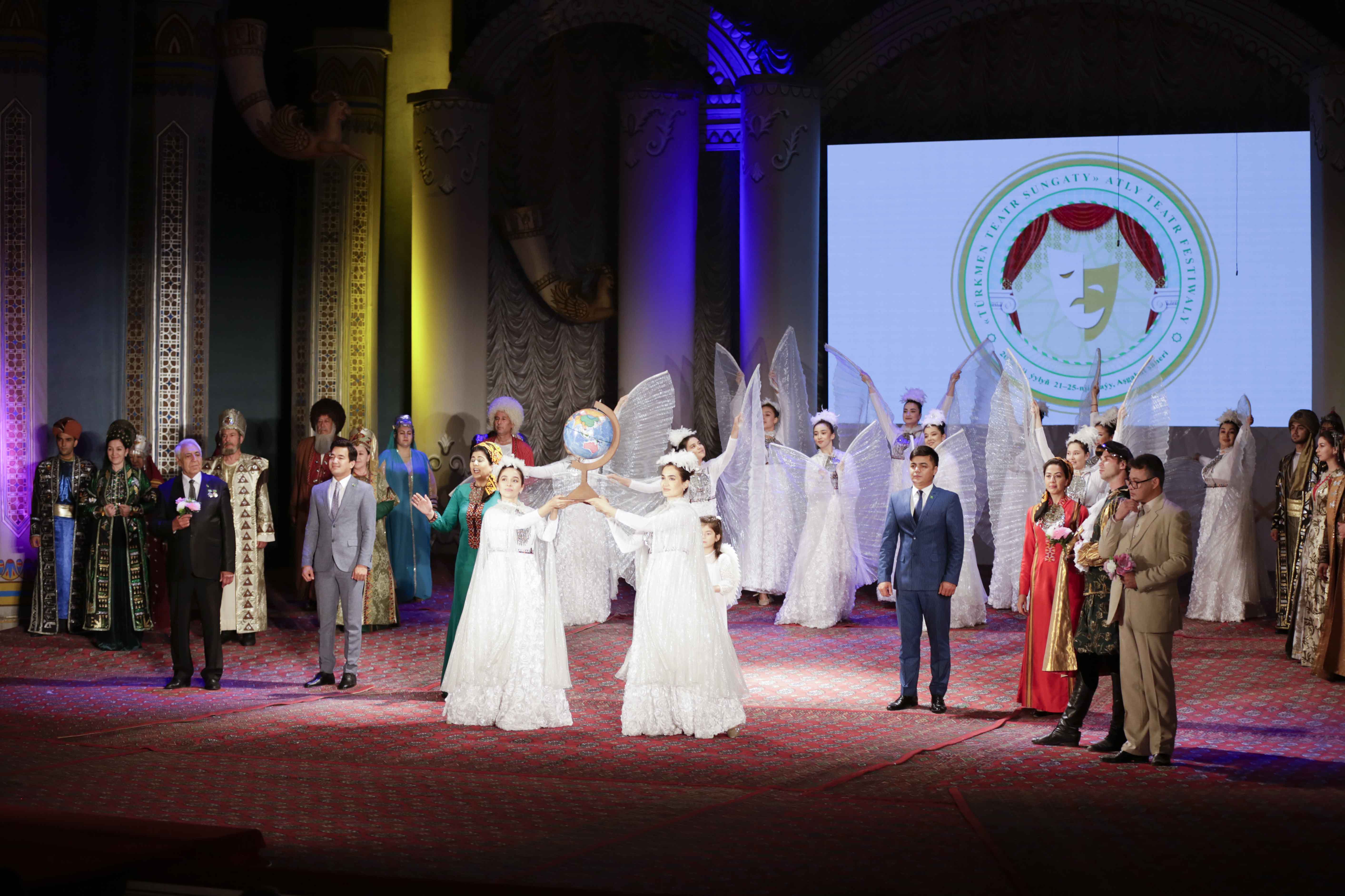 Фестиваль – это праздник на сценах столичных театров