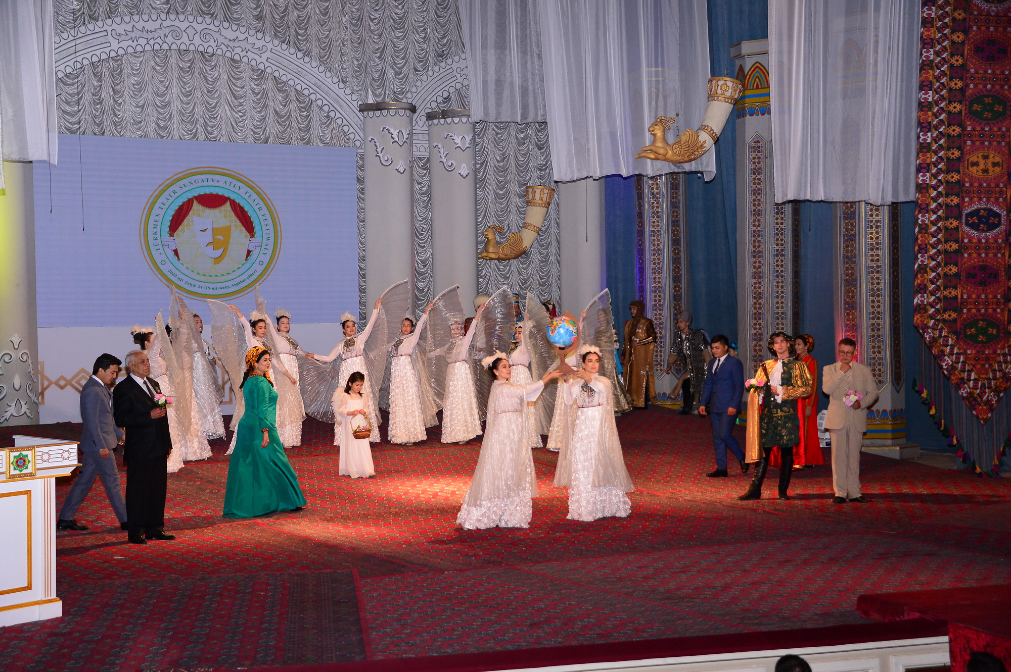 Фестиваль – это праздник на сценах столичных театров