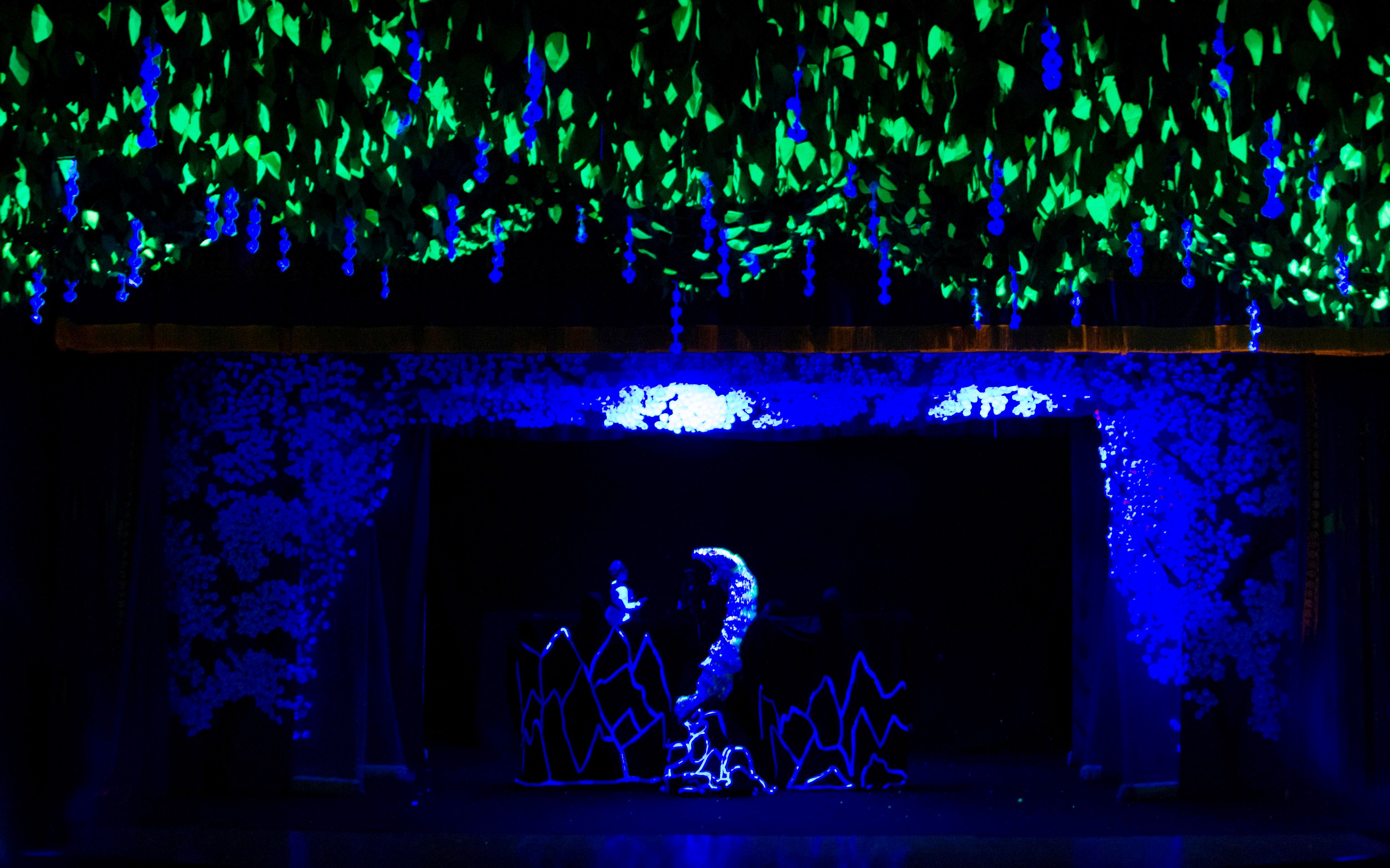 В гостях у сказки: Туркменский кукольный театр показал премьеру спектакля «Gyzyl alma»